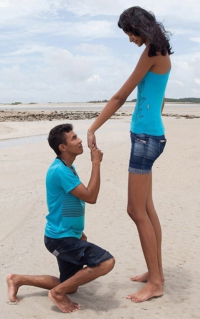 Фото высокий парень и низкая девушка пара