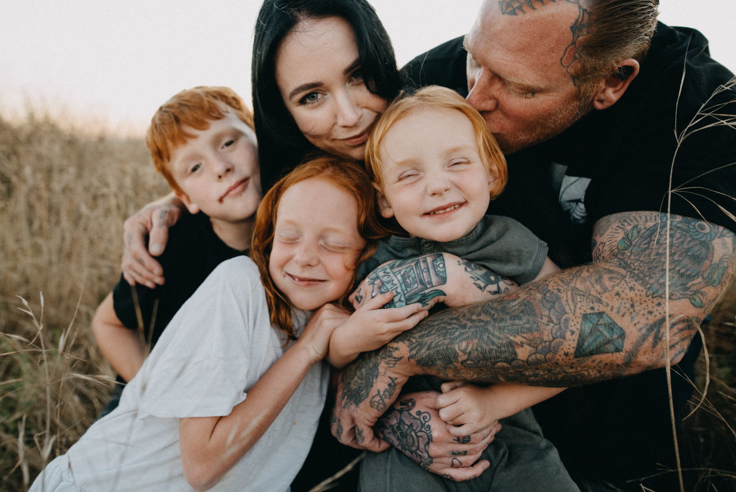 Their family. Известные фотографы семьи. Лучшие семейные фотографы мира. Семейные фотографии известных фотографов. Атмосферные фото семьи.